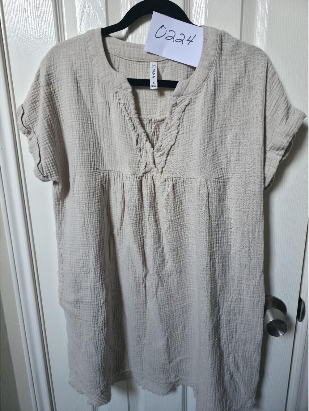Zenana Women's Size Small Short Sleeve Top V-Neck Casual Oversized Item 0224